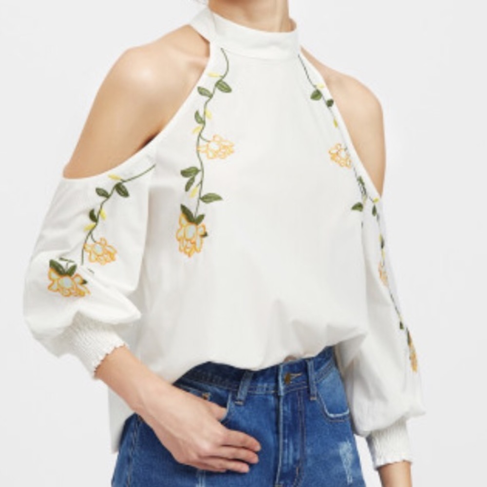 🎉HP 🎁 Keyhole Open Shoulder Top - Picture 4 of 5